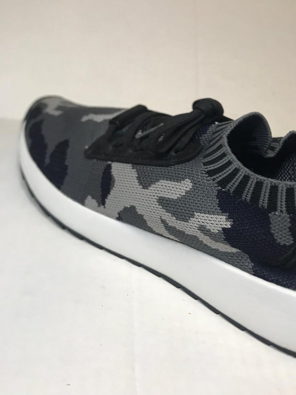 Nautica Zylar Woven Slip On Sneakers Women’s 9.5 Gray Black Comfort Walking Shoe